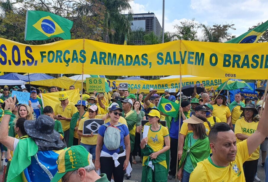 “Forças Armadas salvem o Brasil” 65 Forças Armadas salvem o Brasil