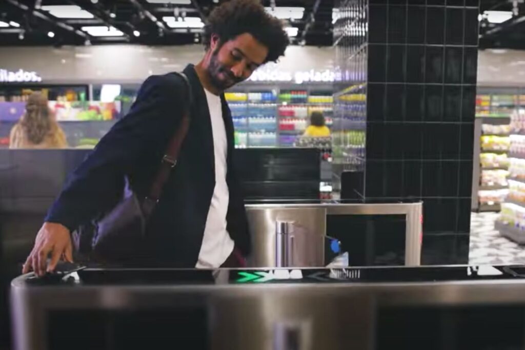 Supermercado autônomo é aberto em Curitiba, PR 66 MUFFATO GO