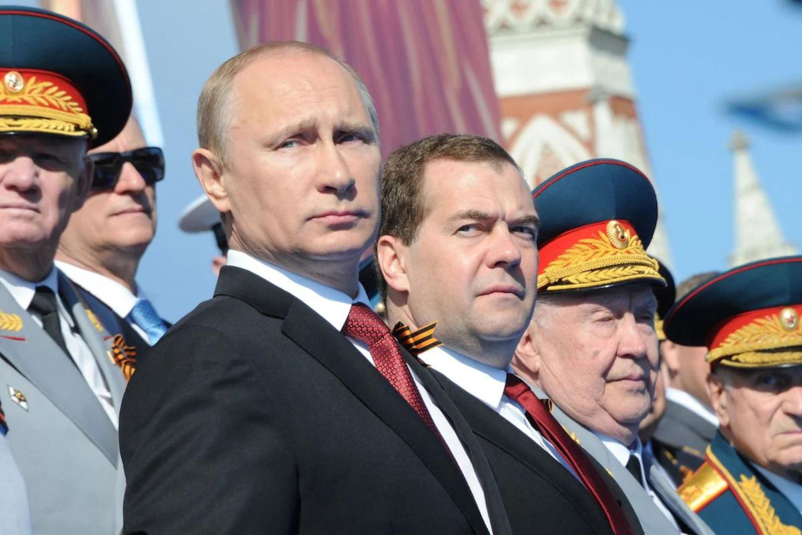 Vladimir Putin e Dmitry Medvedev PREVISÕES PARA 2023