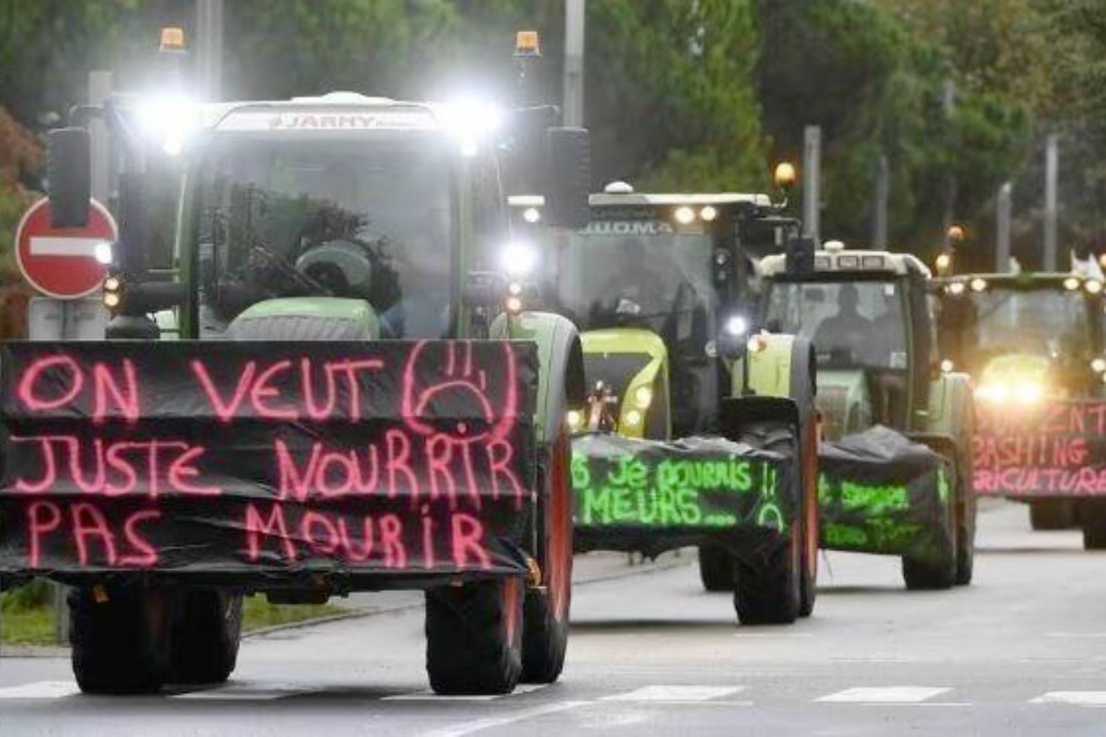 TRABALHADORES AGRICOLAS