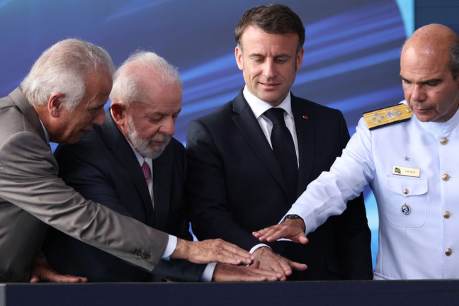 Macron faz oferta nuclear ao BRICS