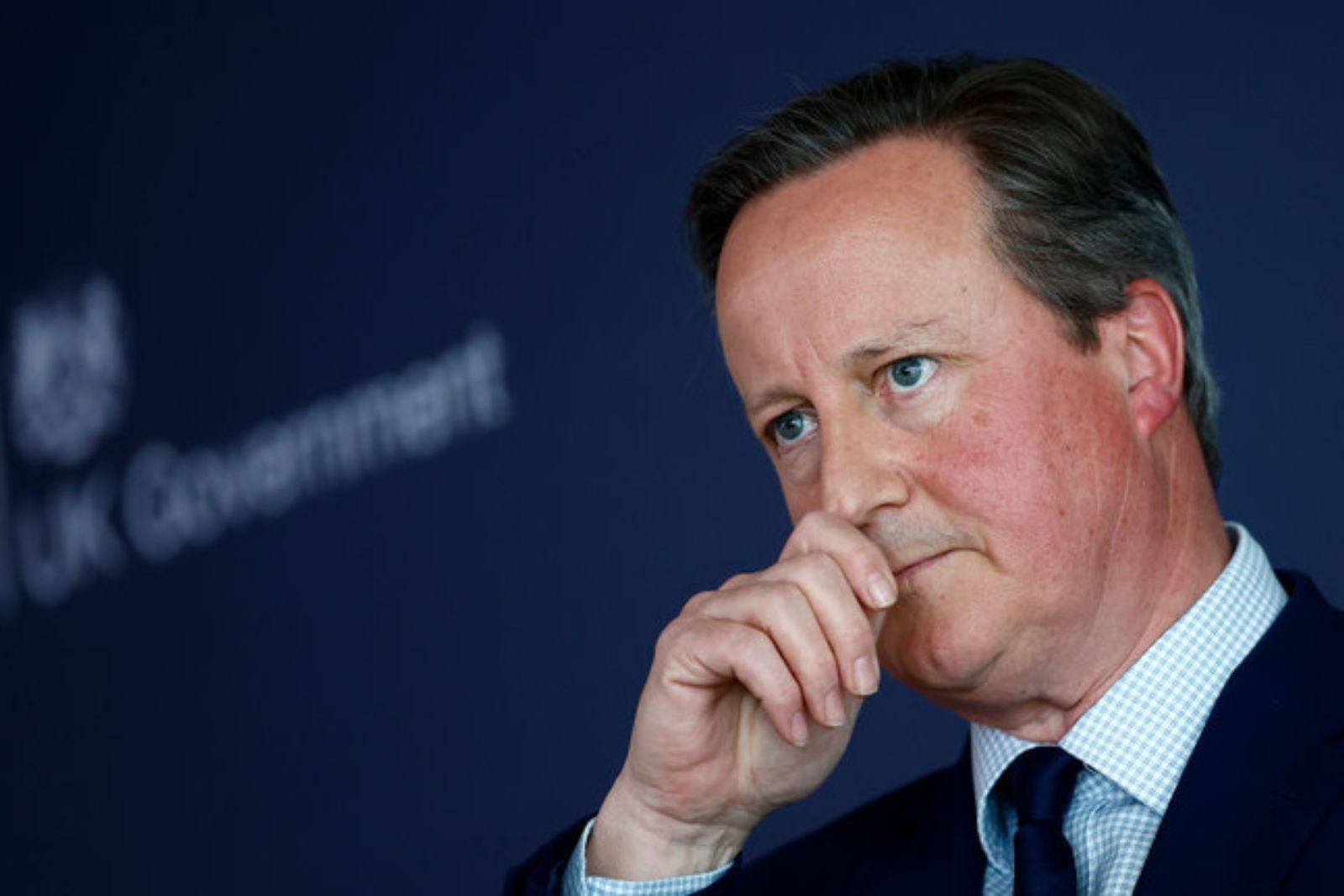 Cameron alerta sobre possível invasão russa na Europa após conflito na Ucrânia.