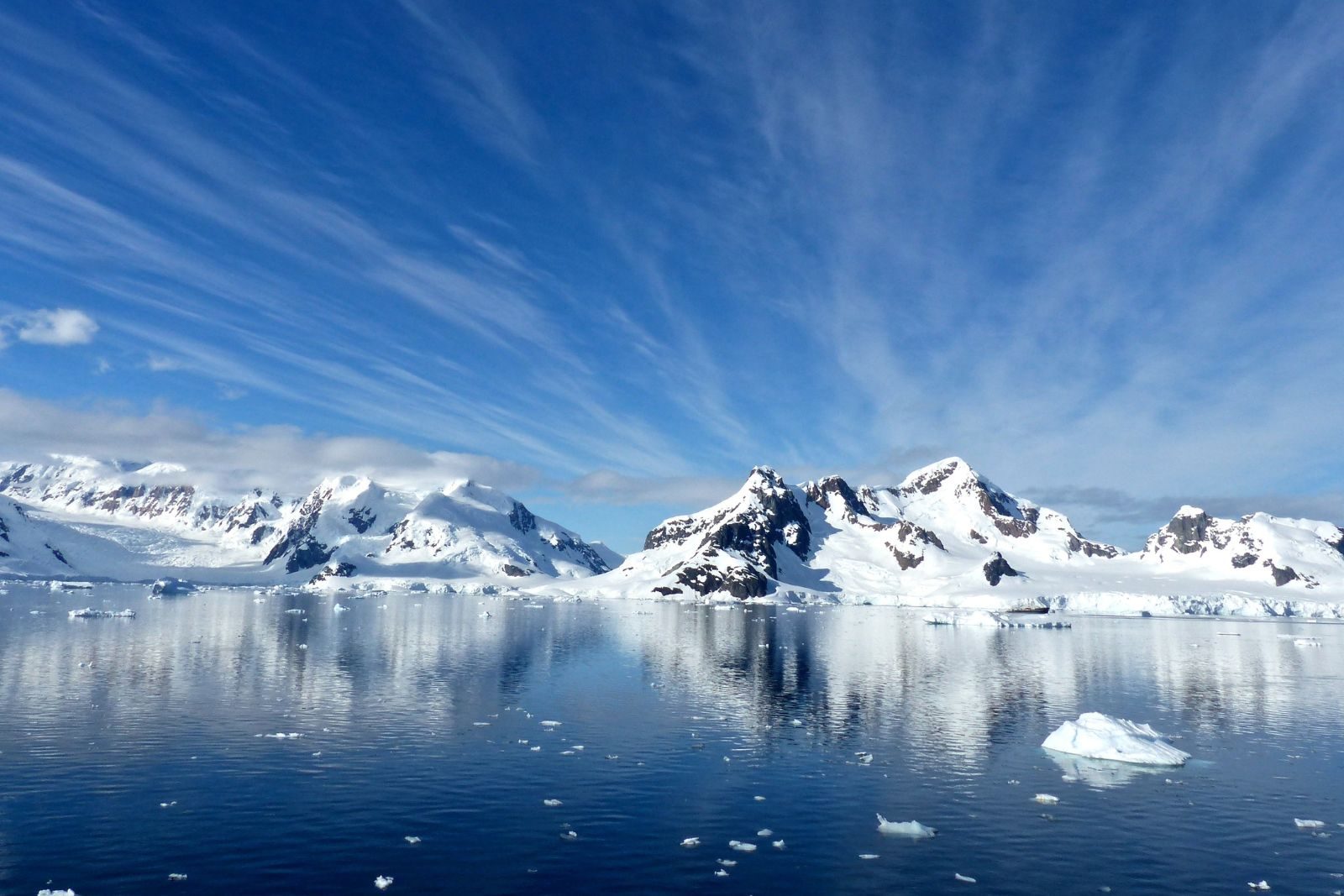 Descoberta de petróleo na Antártica Descoberta de petróleo na Antártica preocupa devido ao Tratado