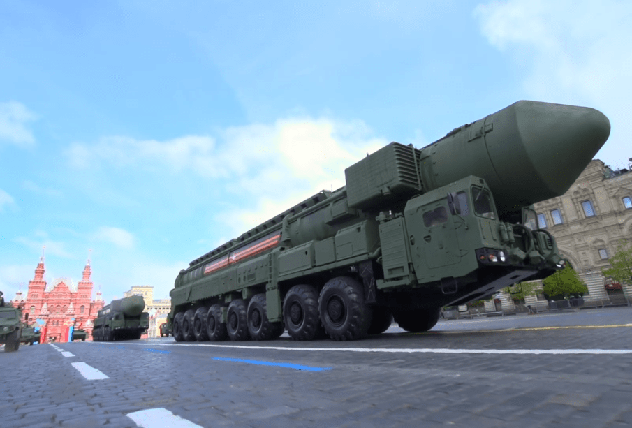 Intervenção do Ocidente na Ucrânia pode levar a conflito nuclear 65 PARADA DA VITORIA 2024 ARMAMENTO3