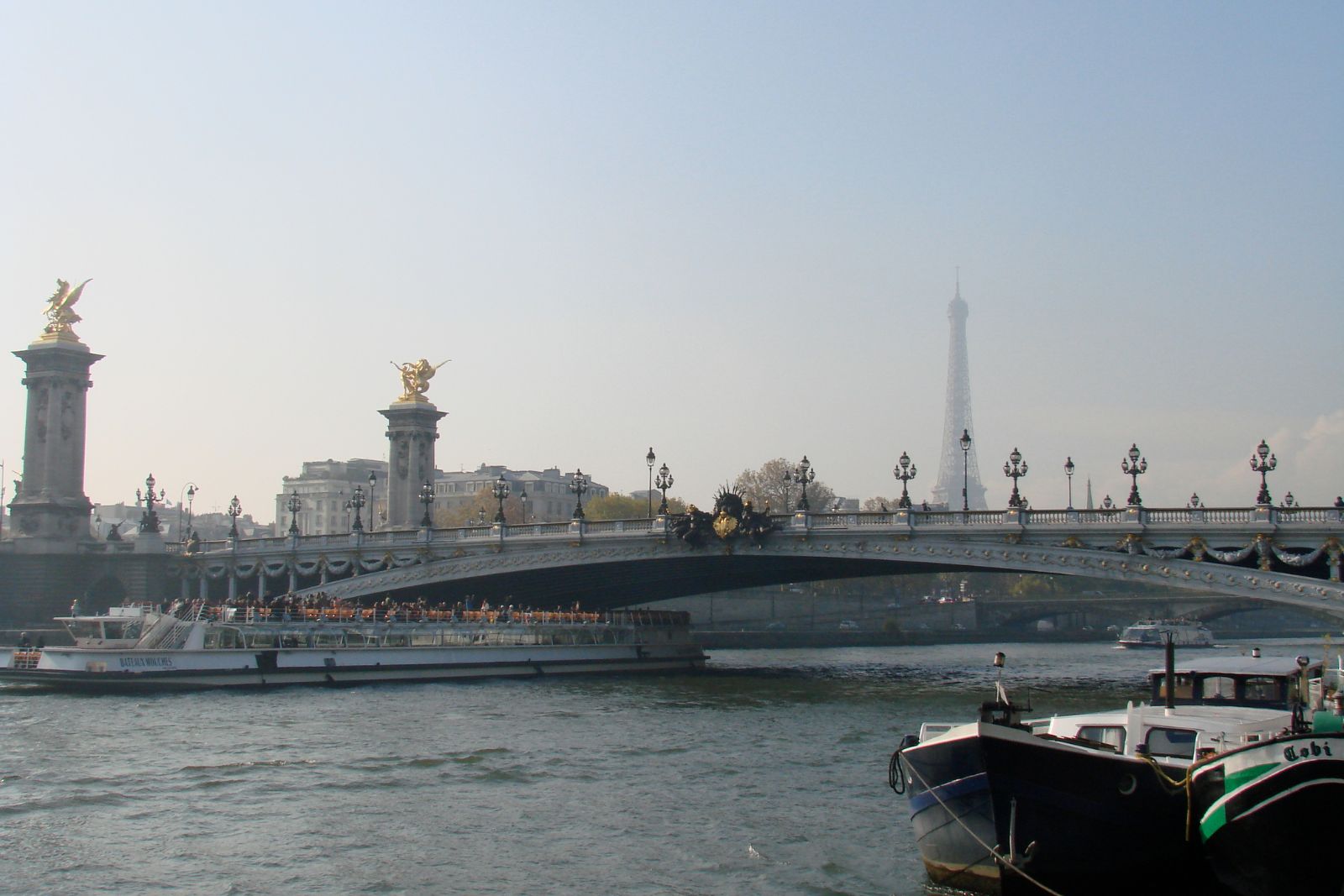 Paris enfrenta crise e despeja esgoto no Rio Sena - T1E1