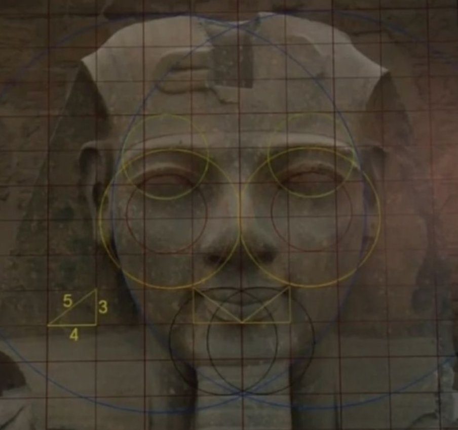 Estátua egípcia construída há 3 mil anos tem simetria perfeita 67 ramses3