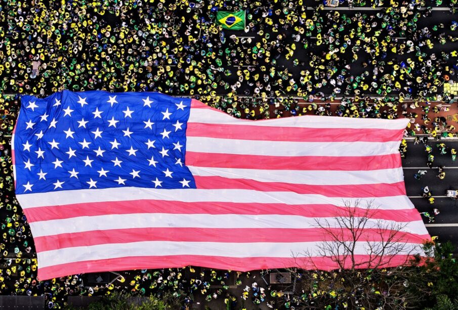 Bandeira americana na Avenida Paulista causa discórdia 65 BANDEIRA AMERICANA